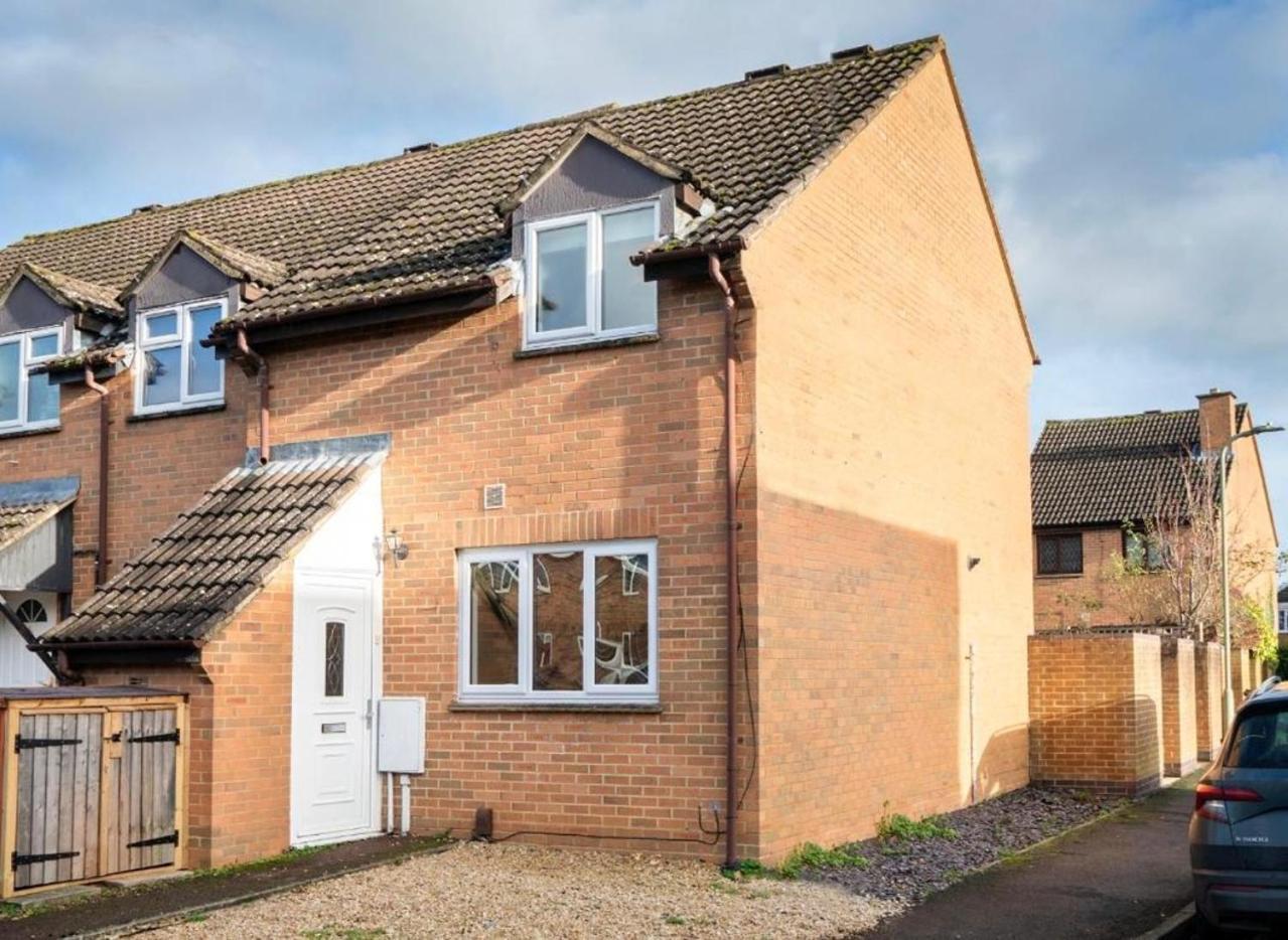 Holiday home Modern 2 Bed Located Close To Village Centre *
